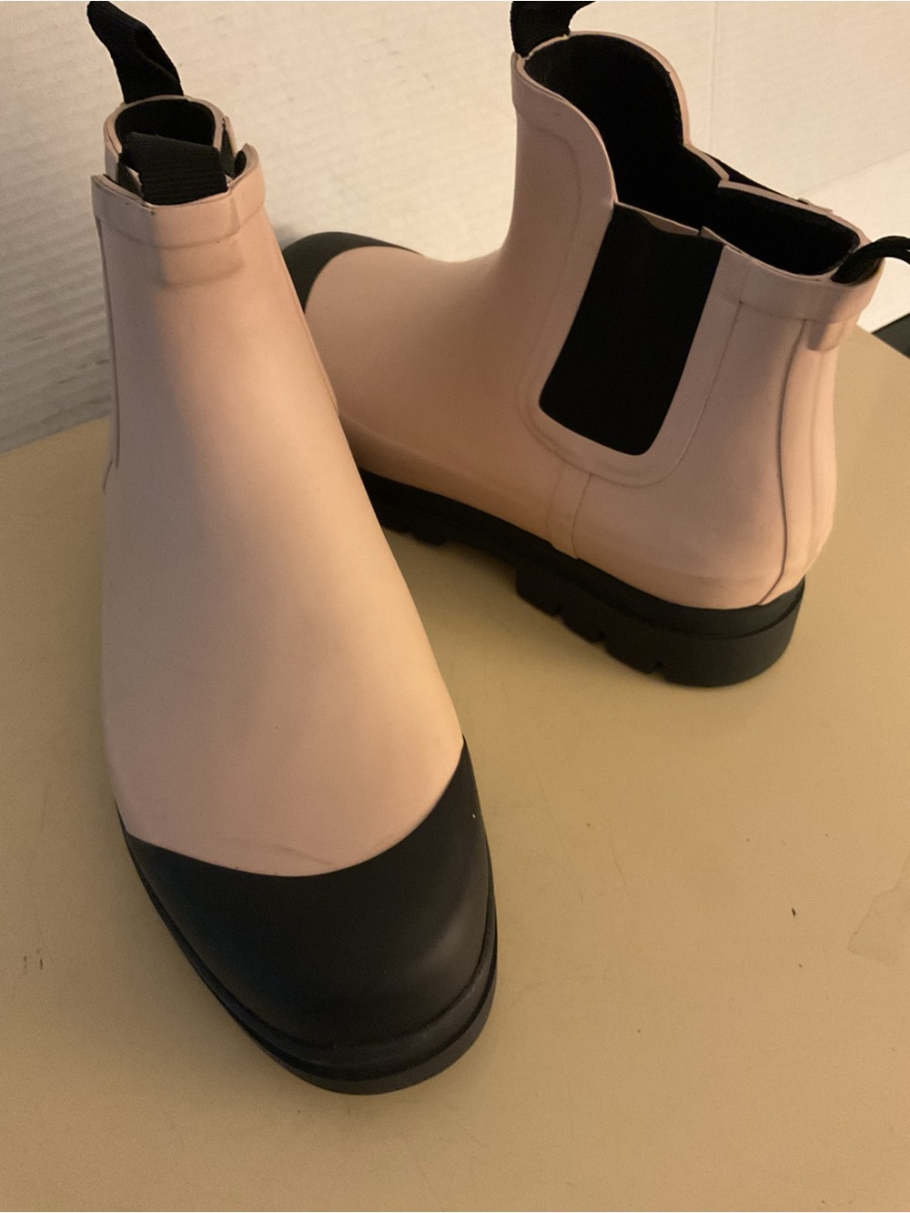 Everlane women pink rubber Chelsea short waterproof boots US 10 wide width